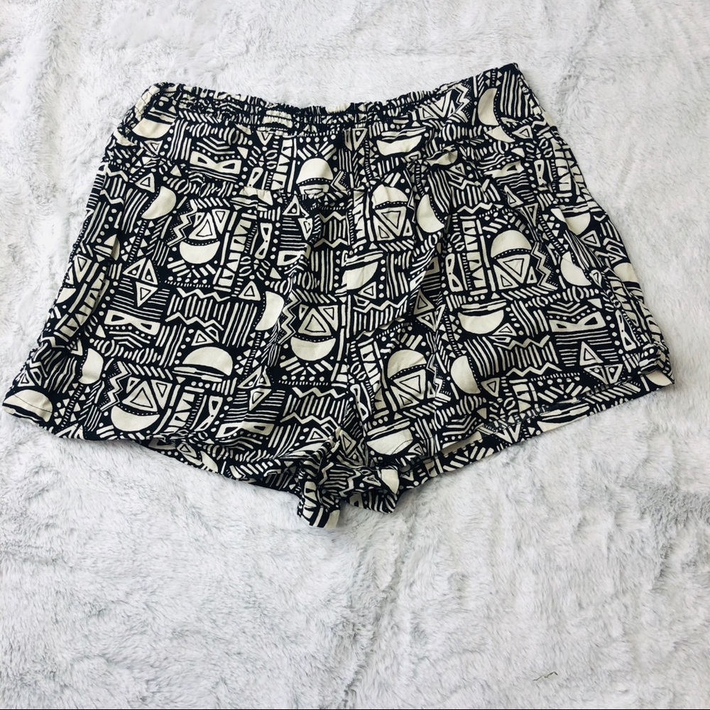 Forever 21 Boho Aztec Off White & Black Shorts